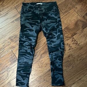 Levi Camo Skinny Jeans 711